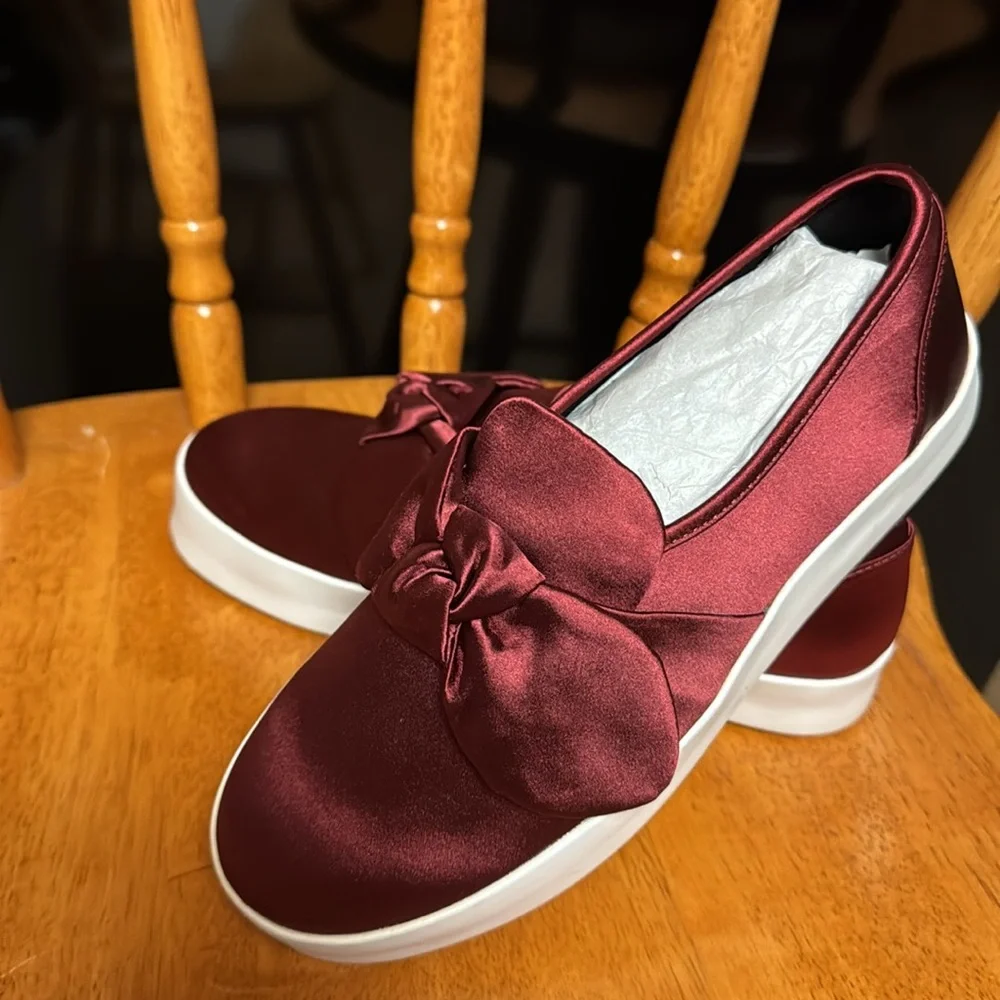 Rebecca Minkoff NWOB 6.5 burgundy STACEY satin bow platform sneakers